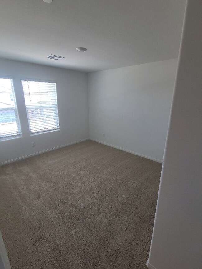 Building Photo - 1092 Saffron Toucan Ln