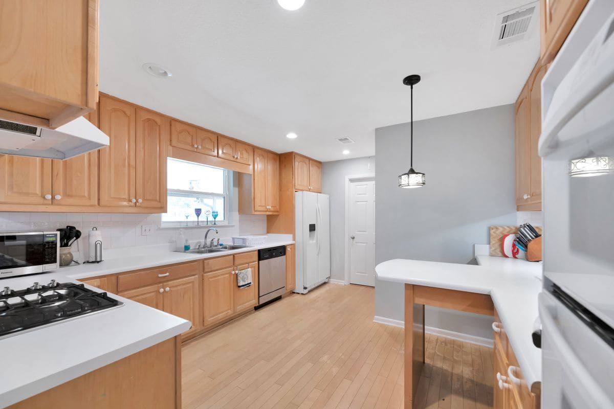 Building Photo - 1126 Coral Dr