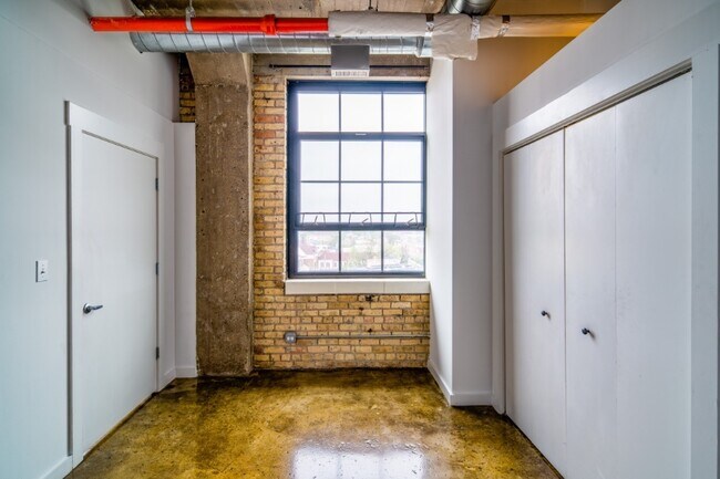 Building Photo - 2620 W Washington Blvd