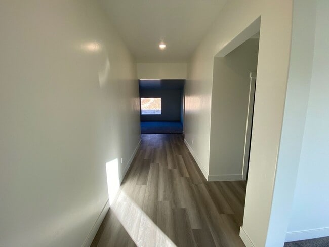 Building Photo - Beautiful 3 Bedroom Single Level Home in S...