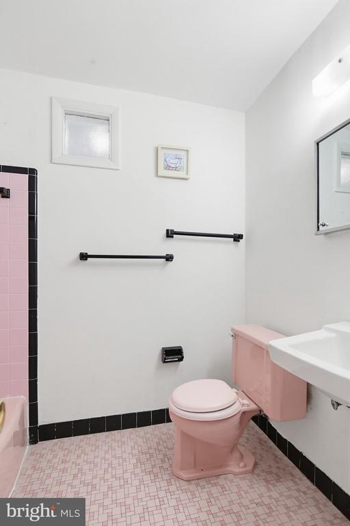 Building Photo - 9717 Hedin Dr