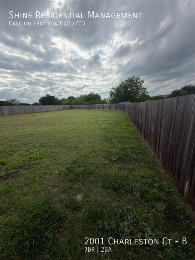 Building Photo - 2001 Charleston Ct