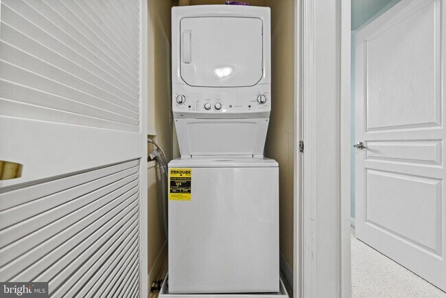 Building Photo - 631 D St NW