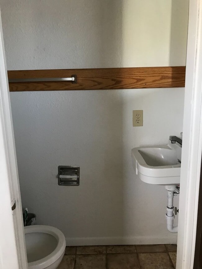 Building Photo - 2007 Lake Elmo Dr