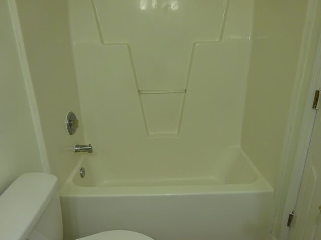 Building Photo - A cutie pie of a home!