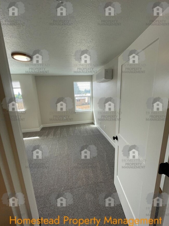 Building Photo - 186-188 SE Lacreole Dr