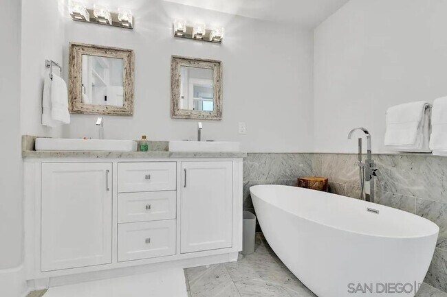 Building Photo - 914 B Ave