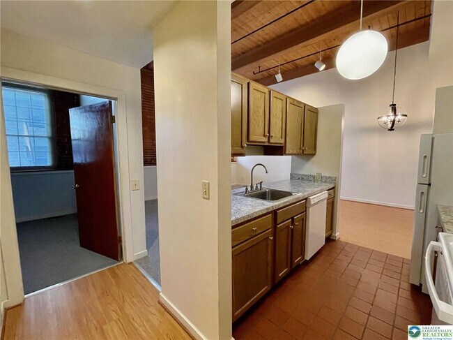 Building Photo - 101 Race St