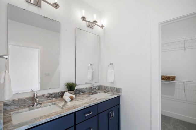 Master Bath - 727 N Illinois St