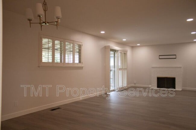 Building Photo - 6940 McQuillan Cir