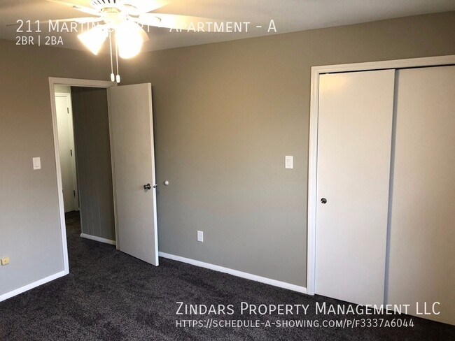 Building Photo - Remodeled bilevel 2 bedroom 1.5 bath townh...