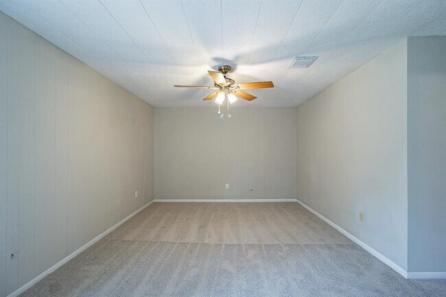 Building Photo - 12406 Nova Dr