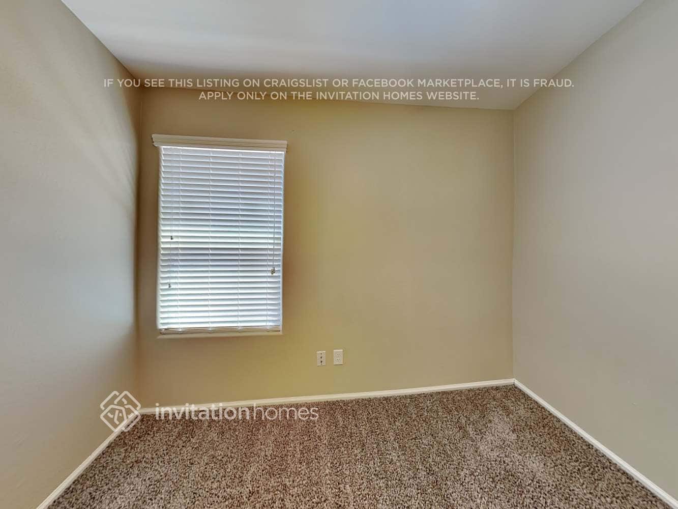 Building Photo - 1690 E Nancy Ave