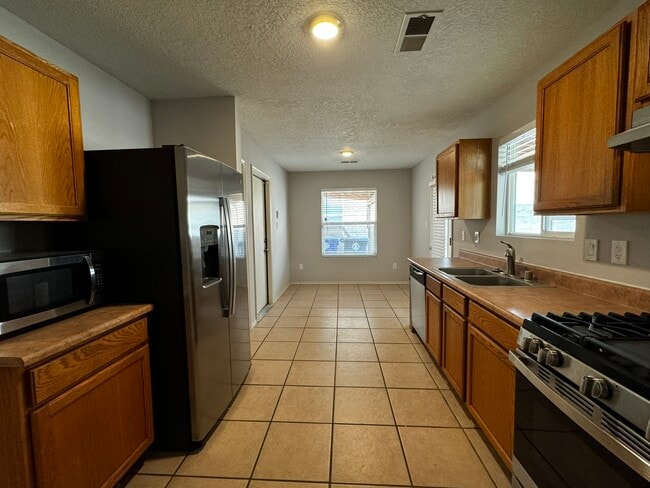 Building Photo - 10712 Stanley Dr NW