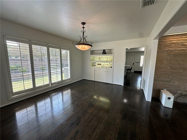 Building Photo - 301 Bermuda Pl