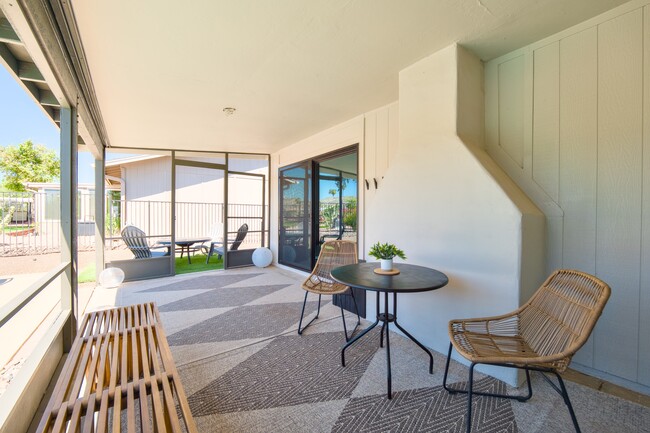 Building Photo - Golfside Villa