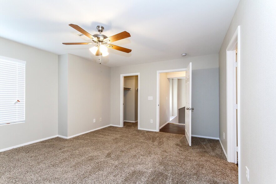 Building Photo - 102 Montclair Dr