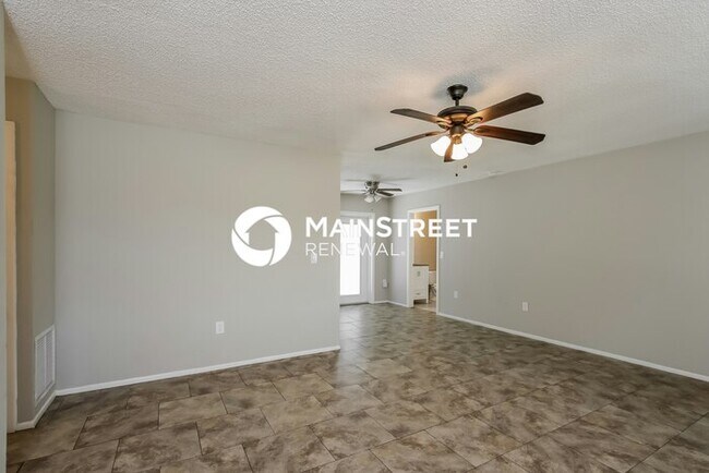 Building Photo - 3 Bedroom Pet-Friendly Home in Sarasota, FL with Main Street Renewal