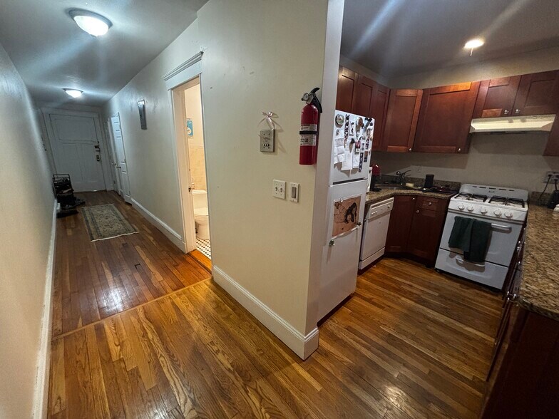 Building Photo - 66 Egmont St