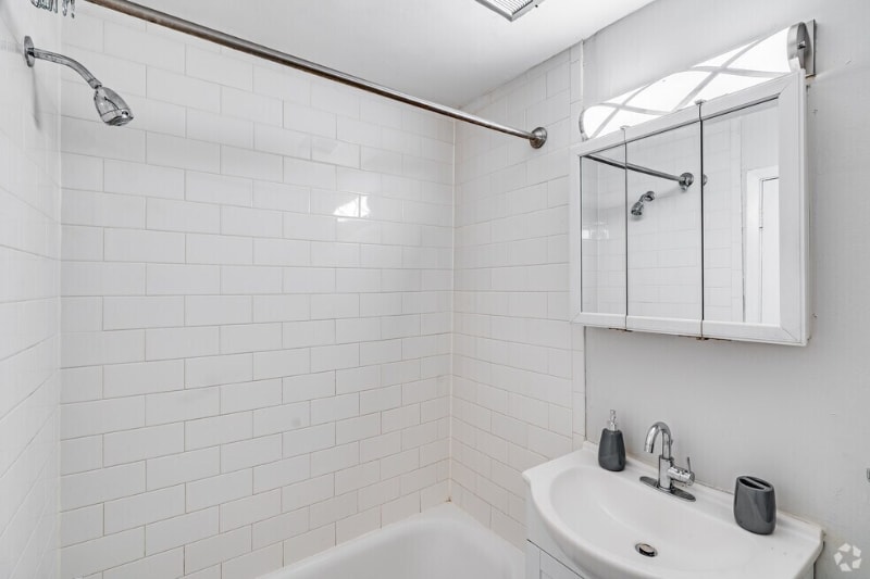 Building Photo - 630 W Fisher Ave