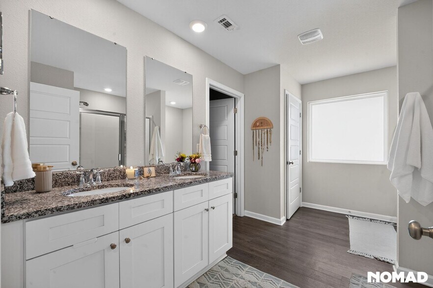 Building Photo - 1008 Enclave Cir