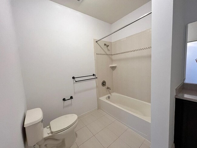 Building Photo - 443 2nd St