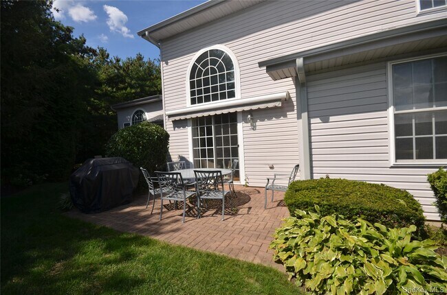 Building Photo - 666 Verona Dr