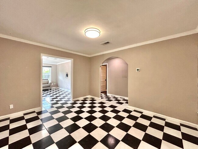 Building Photo - 2309 Devonshire Dr