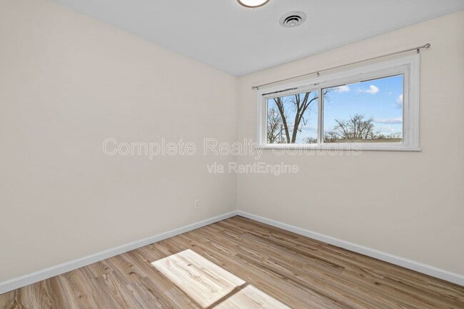 Building Photo - 1405 Flicker Dr