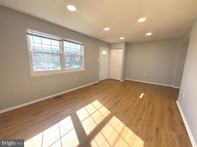 Building Photo - 17 Holland Hill Ct