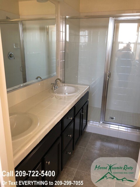 Building Photo - Bonadelle Neighboorhood 3 story home! Apply now to schedule viewing.