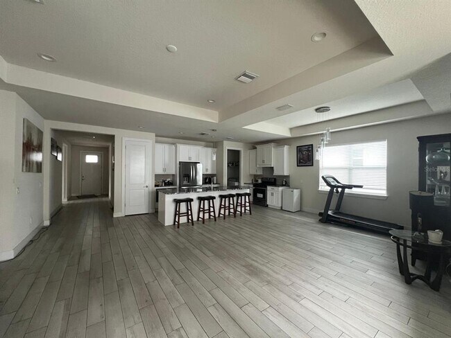 Building Photo - 2065 Paragon Cir W