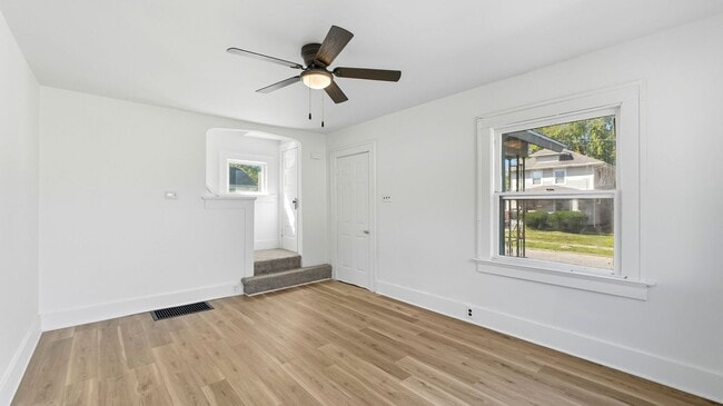 Building Photo - COMING SOON! 2 Bedroom home!