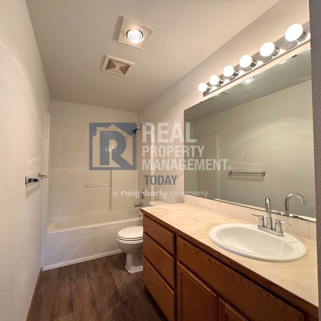 Building Photo - Akshanx LLC - 425/427 (Cascade Group - Sil...