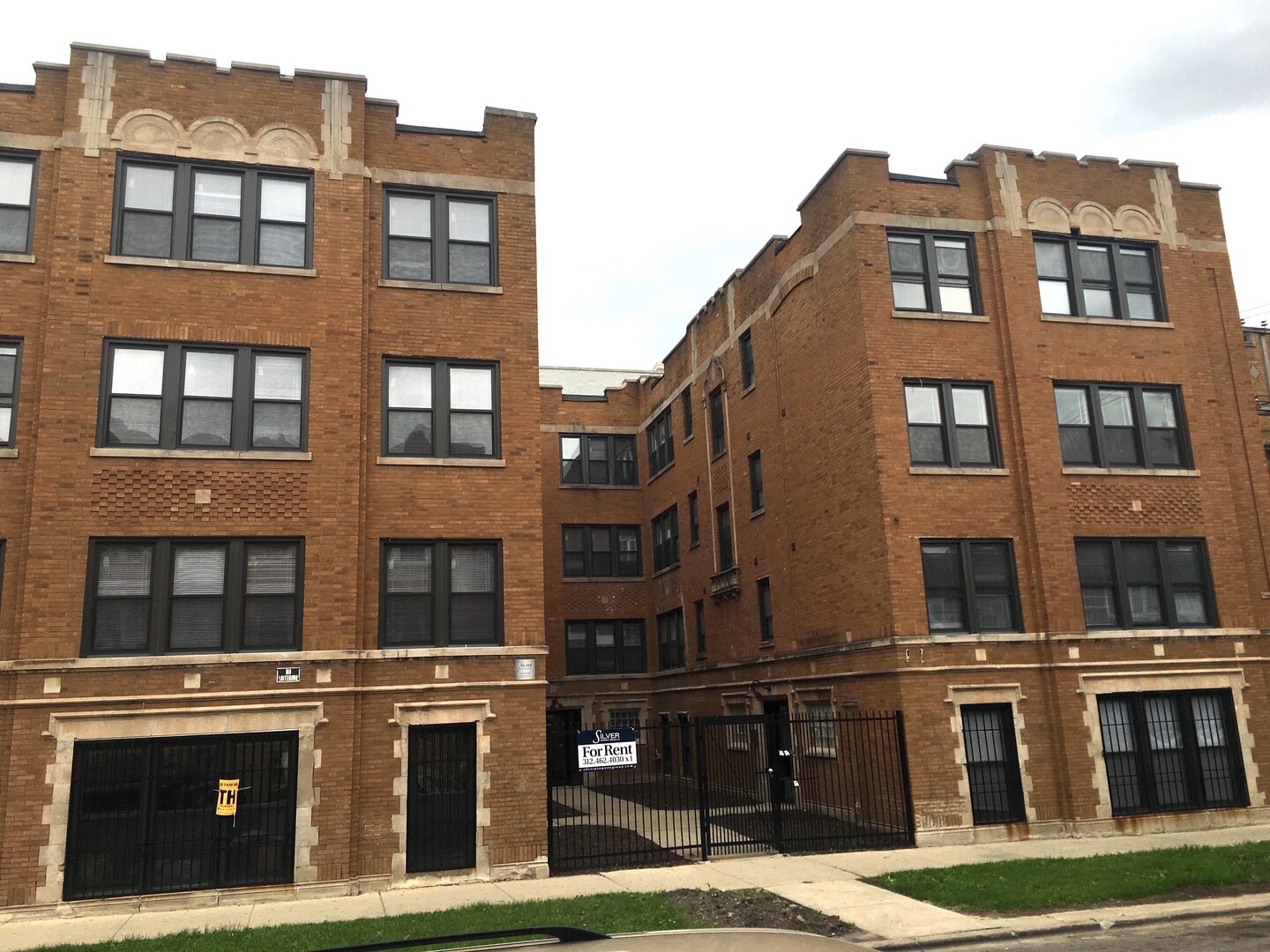 Building Photo - 4751 N Troy St