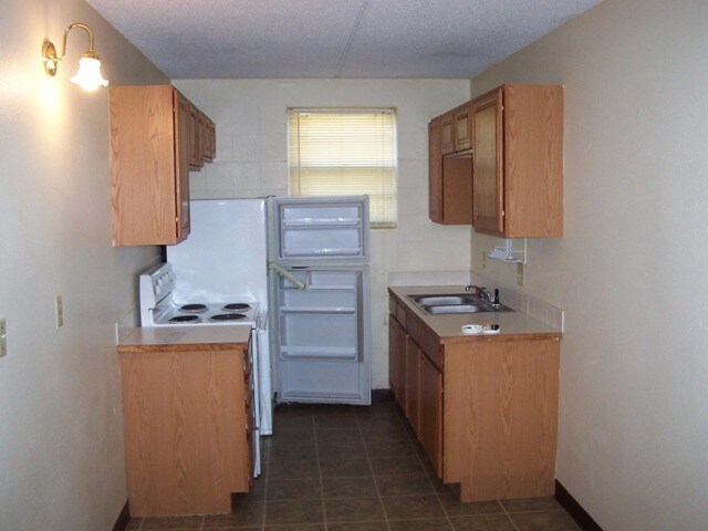 Building Photo - 708 W 12th St