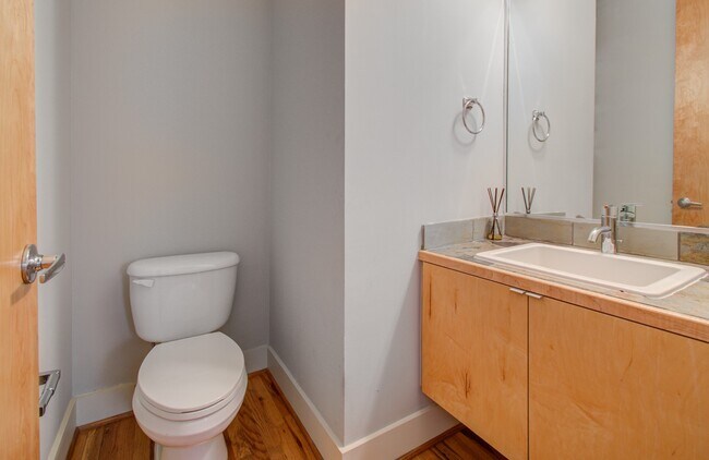 Building Photo - 318 McAlpine St