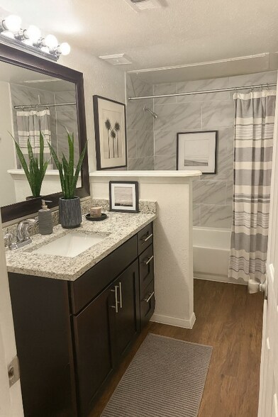 Building Photo - 1823 S Las Vegas Trail