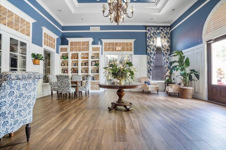 Building Photo - 6851 SW 44th St