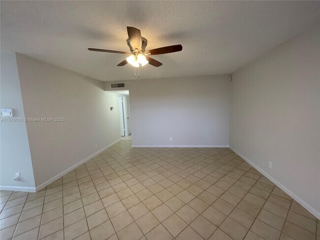 Building Photo - 413 Saxony Way