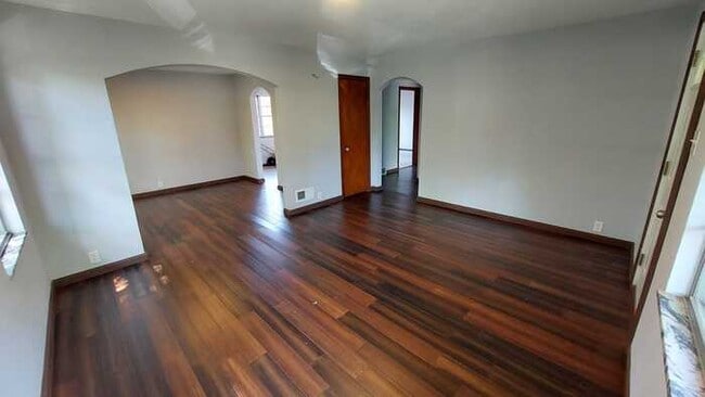 Building Photo - 2 bedroom 1 bath