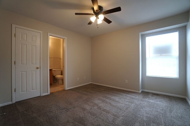 Building Photo - 472 Kitfield View
