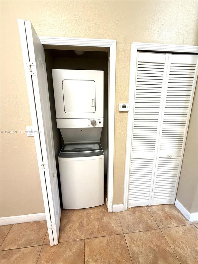 Building Photo - 1656 SE 29th Ct