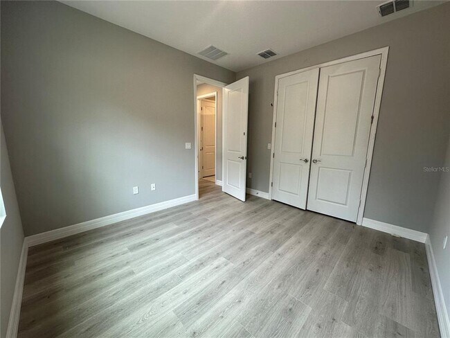 Building Photo - 9 Mimosa Ct W