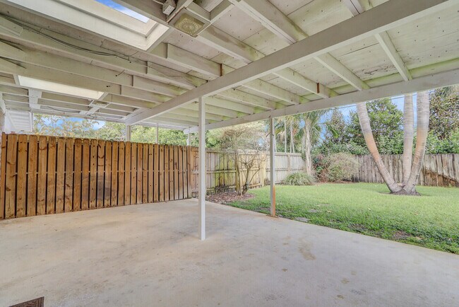 Building Photo - 705 Osprey Way