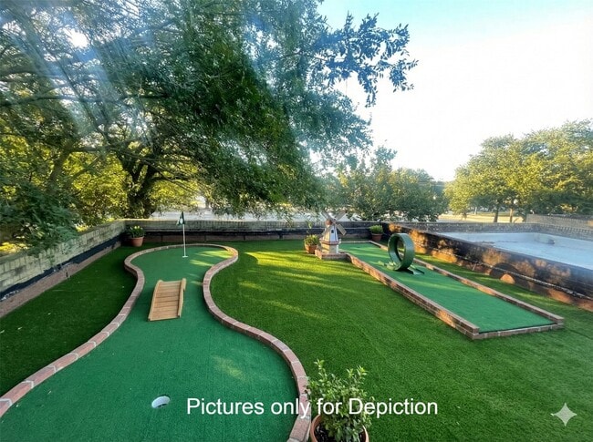 Building Photo - 4560 Bellaire Blvd