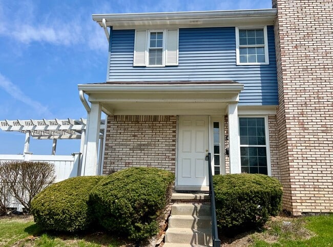 Primary Photo - 42127 Gladwin St