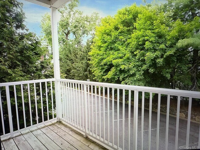 Building Photo - 110 Sutton Dr