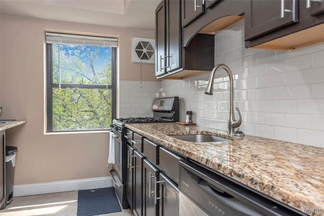 Building Photo - 7553 Buckingham Dr