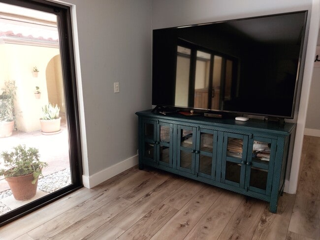 Building Photo - 3871 Alcantara Ave